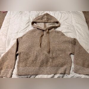 Semi cropped sweater with wide sleeves